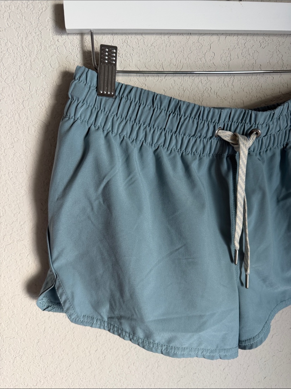 Vuori Women's Dusty Blue Elastic-Waist Athletic Shorts